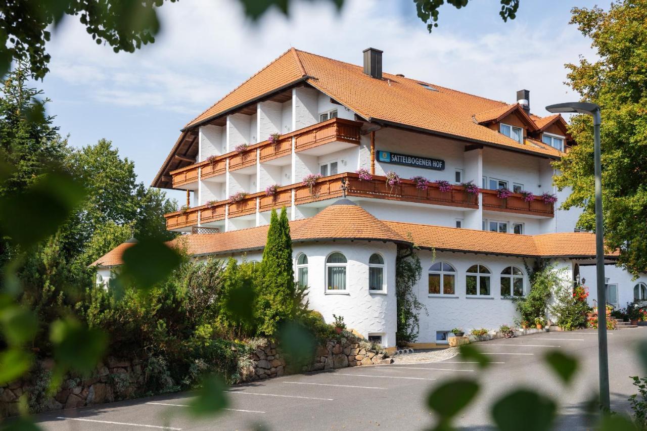 Отель Sattelbogener Hof Traitsching Экстерьер фото