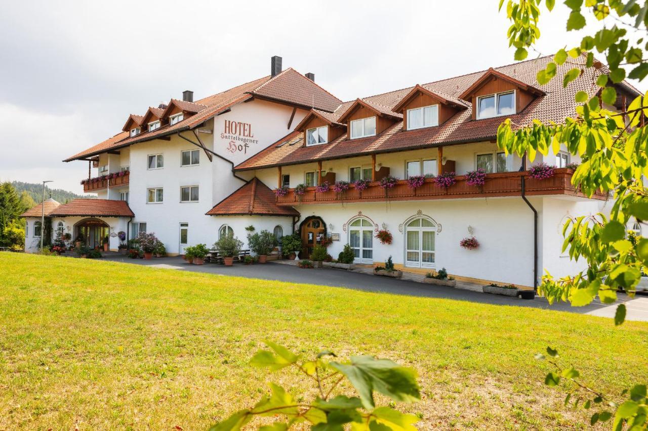 Отель Sattelbogener Hof Traitsching Экстерьер фото