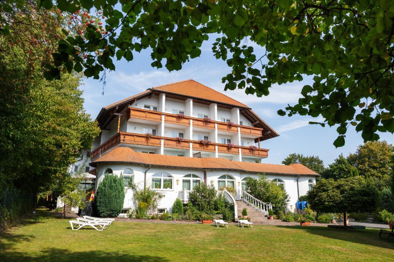 Отель Sattelbogener Hof Traitsching Экстерьер фото