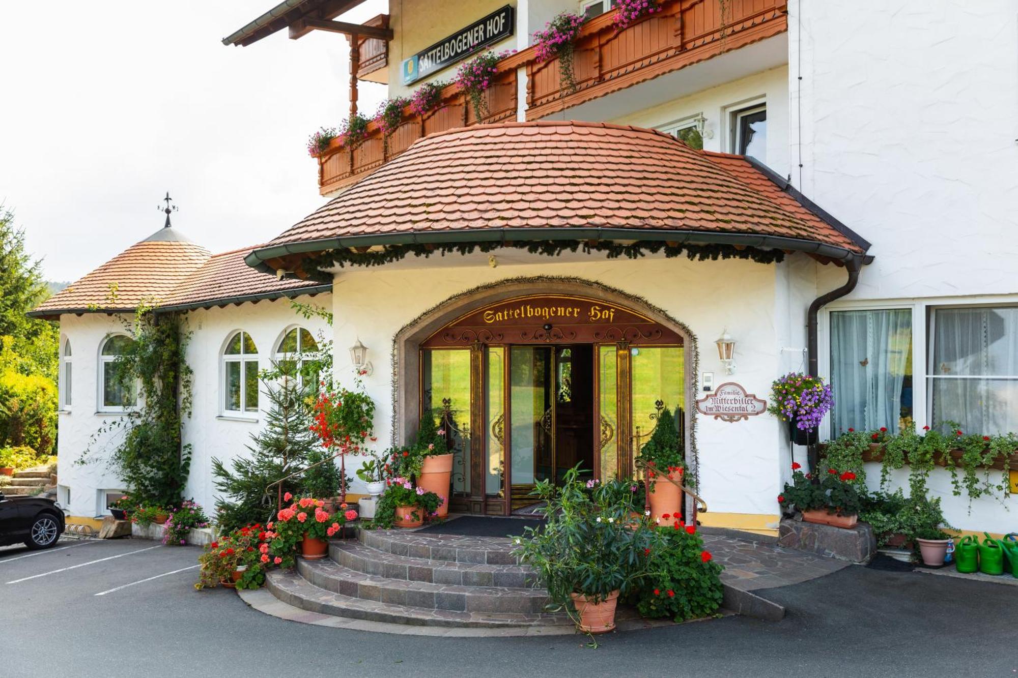 Отель Sattelbogener Hof Traitsching Экстерьер фото