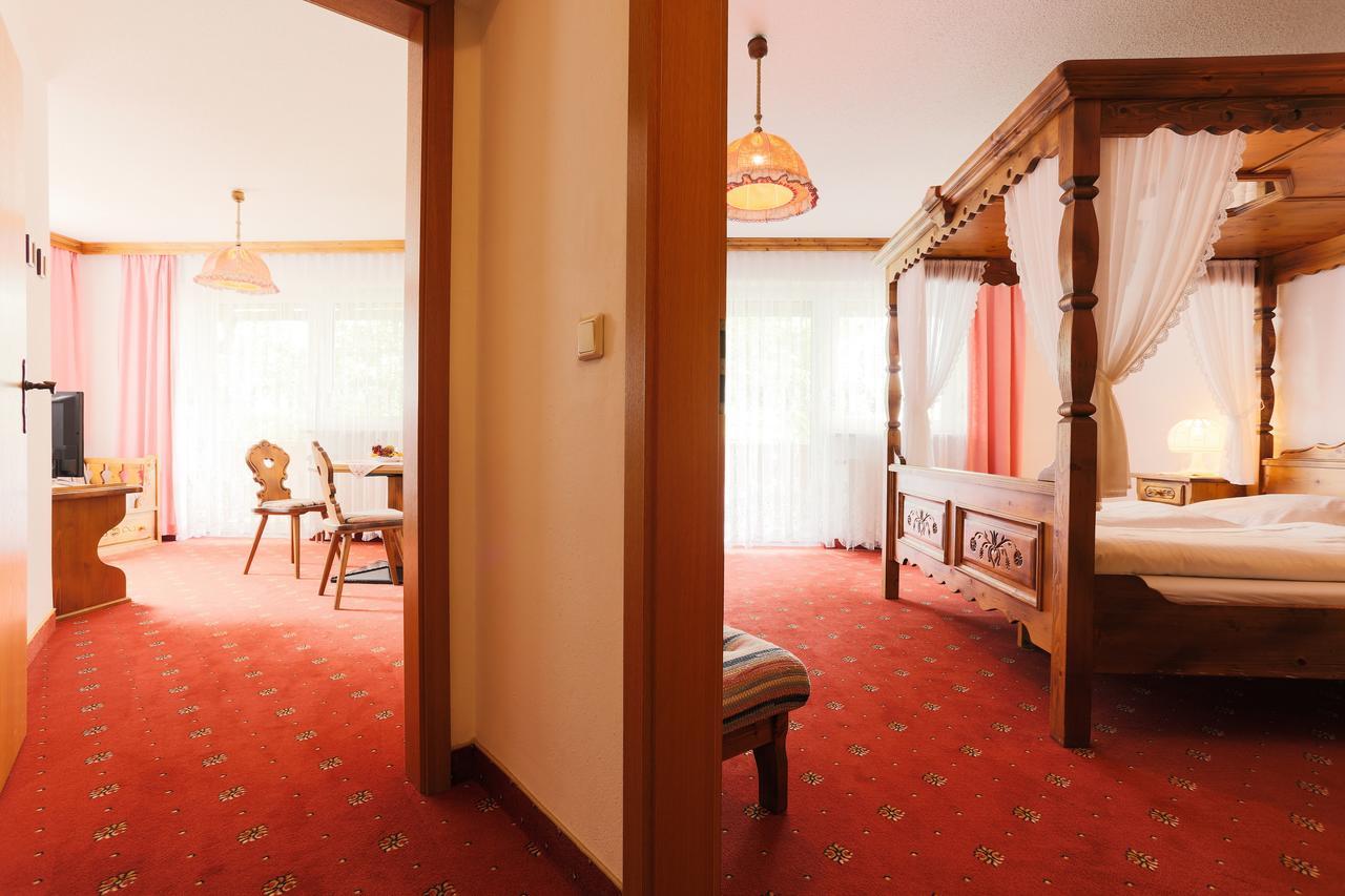 Отель Sattelbogener Hof Traitsching Экстерьер фото